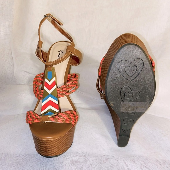 Qupid Florence Melon and Brown Chevron Wedge Sandals- 7.5 - Picture 3 of 6